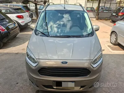 Usata Ford Tourneo Connect 95 CV (69 kW) 2016 Giallo Monovolume