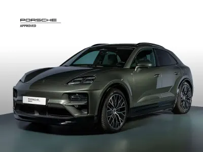 Usata Porsche Macan Turbo 144 kW (197 CV) 2024 Verde aventurine metallizzato SUV