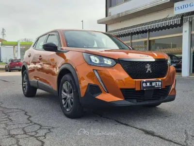 Usata Peugeot 2008 Active 102 CV (75 kW) 2022 Orange fusion SUV
