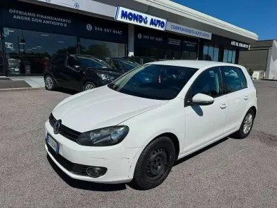 Usata VW Golf VI Comfortline 105 CV (77 kW) 2011 Bianco Utilitaria