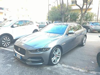 Usata Jaguar XE 180 CV (132 kW) 2019 Grigio Berlina