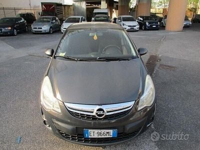 Usata Opel Corsa 86 CV (63 kW) 2013 Grigio Berlina