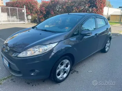 Gebraucht Ford Fiesta 75 PS (55 kW) 2011 Grau Limousine