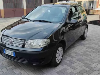Gebraucht Fiat Punto Active 60 PS (44 kW) 2010 Schwarz Kleinwagen