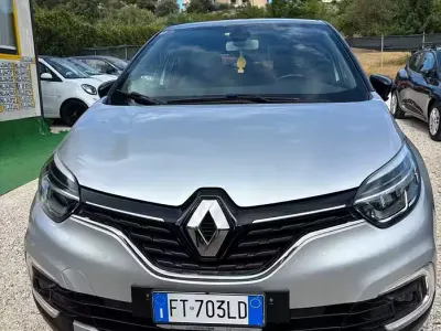 Usata Renault Captur Initiale Paris 90 CV (66 kW) 2018 Grigio SUV