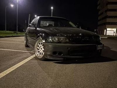 Begagnad BMW 318 220 HK (161 kW) 2001 Svart Sportkupé