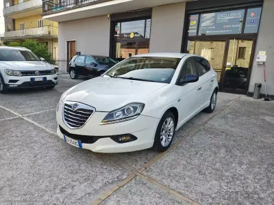 Usata Lancia Delta Silver 105 CV (77 kW) 2014 Bianco Utilitaria