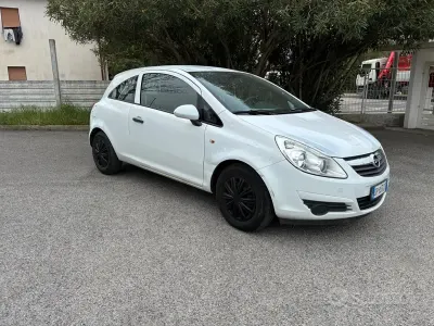 Usata Opel Corsa 60 CV (44 kW) 2008 Bianco Utilitaria