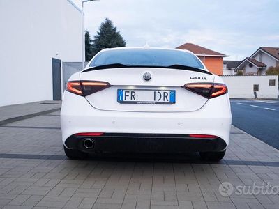 Usata Alfa Romeo Giulia 160 CV (117 kW) 2018 Bianco Berlina