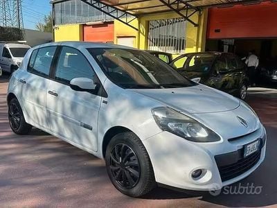 Usata Renault Clio II Dynamique 85 CV (62 kW) 2010 Bianco Berlina