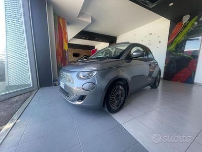 Usata Fiat 500e Icon 86 kW (118 CV) 2022 Grigio scuro Cabrio
