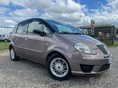 Gebraucht Lancia Musa 95 PS (69 kW) 2009 Violett Van / Kleinbus