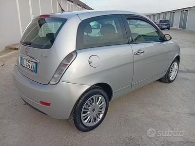 Usata Lancia Ypsilon 75 CV (55 kW) 2007 Grigio Utilitaria