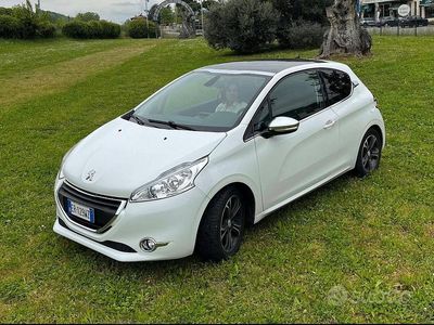 Usata Peugeot 208 Allure 68 CV (50 kW) 2013 Bianco Utilitaria