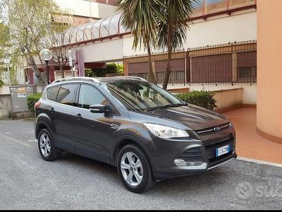 Usata Ford Kuga 120 CV (88 kW) 2016 Nero SUV
