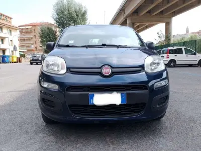 Usata Fiat Panda Lounge 69 CV (50 kW) 2018 Blu Utilitaria