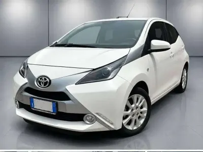 Usata Toyota Aygo X-cite 69 CV (50 kW) 2016 Bianco Utilitaria
