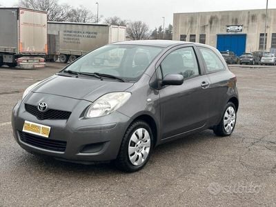 Usata Toyota Yaris 69 CV (50 kW) 2009 Grigio Berlina