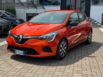 Usata Renault Clio Equilibre 145 CV (106 kW) 2023 Arancione Utilitaria
