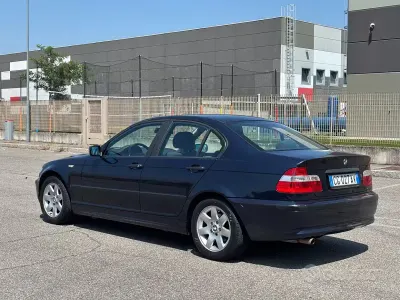 Usata BMW 318 143 CV (105 kW) 2003 Blu Berlina