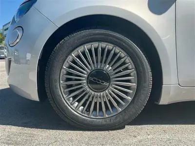 Nuova Fiat 500 65 CV (47 kW) 2026 Grigio chiaro