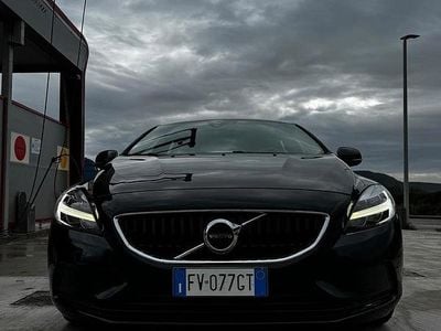 Usata Volvo V40 Plus 120 CV (88 kW) 2019 Nero Berlina