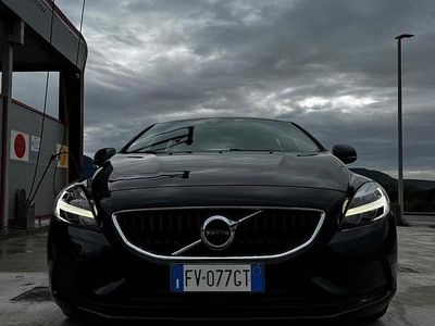 Usata Volvo V40 Plus 120 CV (88 kW) 2019 Nero Berlina