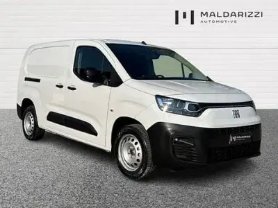 Usata Fiat Doblò 131 CV (96 kW) 2024 Bianco Monovolume