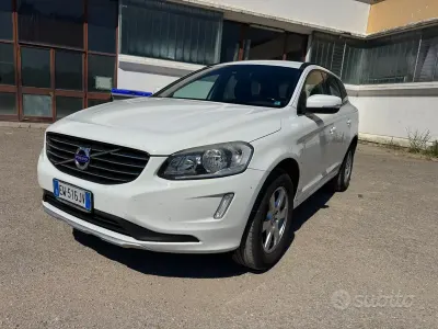 Usata Volvo XC60 R-Design Momentum 136 CV (100 kW) 2014 Bianco SUV
