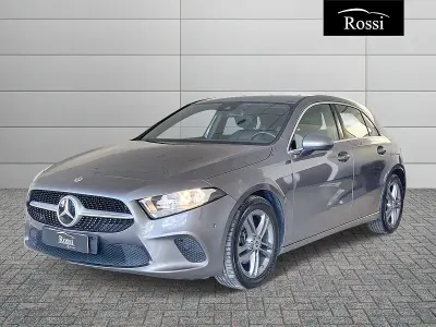 Usado Mercedes A180 Sport 116 HP (85 kW) 2018 Cinzento Sedan