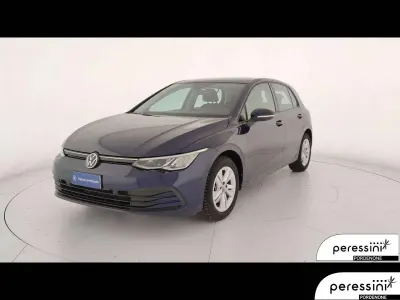 Usata VW Golf VIII Life 131 CV (96 kW) 2023 Blu Berlina