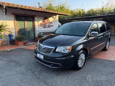 Usata Lancia Voyager Platinum 163 CV (119 kW) 2012 Grigio Monovolume