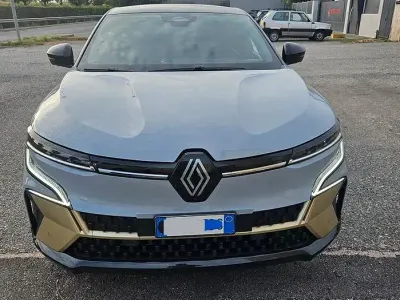 Usata Renault Megane E-Tech Iconic 161 kW (220 CV) 2022 Grigio SUV