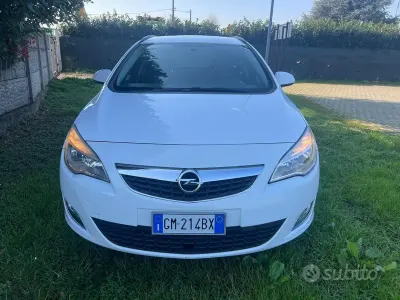 Käytetty Opel Astra Cosmo 110 HP (80 kW) 2012 Valkoinen Farmari