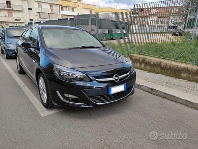 Usata Opel Astra Cosmo 140 CV (102 kW) 2013 Nero Station wagon