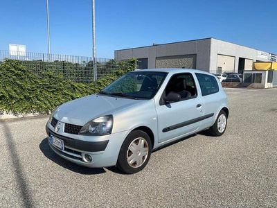 Usata Renault Clio II 58 CV (42 kW) 2003 Grigio Berlina