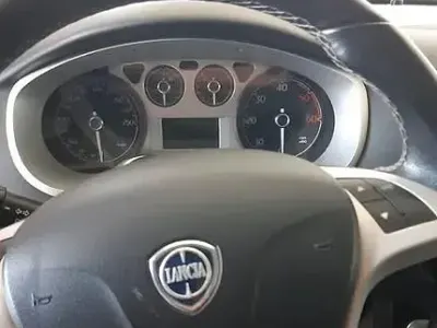 Usata Lancia Delta 120 CV (88 kW) 2013 Grigio Utilitaria