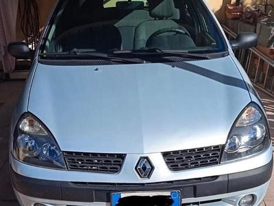 Usata Renault Clio II 82 CV (60 kW) 2004 Grigio Utilitaria