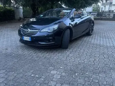 Usata Opel Cascada Edition 120 CV (88 kW) 2015 Cabrio