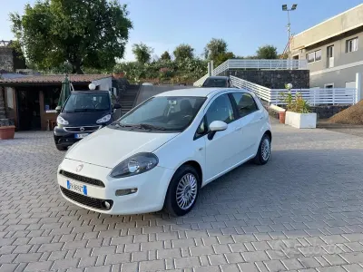 Usata Fiat Punto Lounge 75 CV (55 kW) 2013 Bianco Utilitaria
