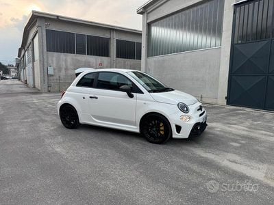 Usata Abarth 695 180 CV (132 kW) 2024 Bianco Utilitaria