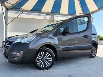 Usata Peugeot TePee Outdoor 120 CV (88 kW) 2017 Gray Monovolume