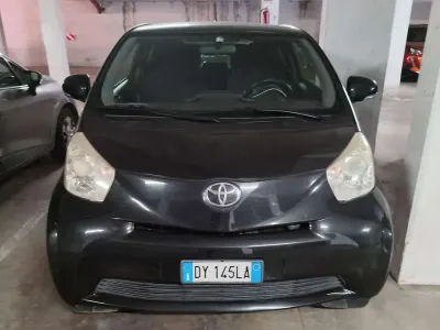 Usata Toyota iQ 68 CV (50 kW) 2009 Nero Utilitaria