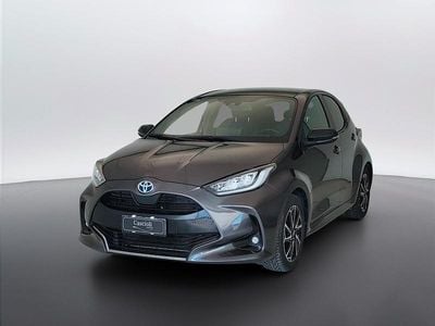 Usata Toyota Yaris Hybrid Lounge 92 CV (67 kW) 2021 Grigio Berlina