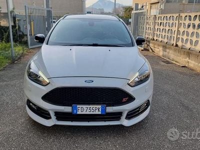 Usata Ford Focus ST 250 CV (183 kW) 2016 Grigio Station wagon