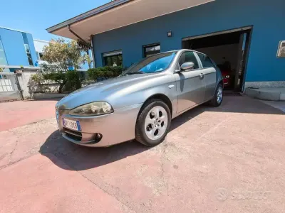 Usata Alfa Romeo 147 105 CV (77 kW) 2008 Grigio Utilitaria