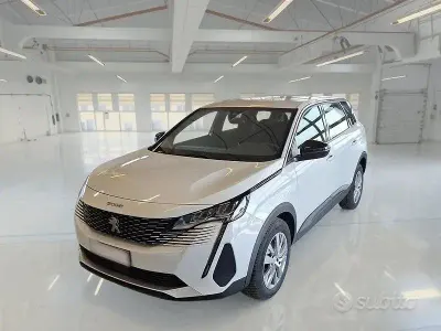 Usata Peugeot 5008 Active 130 CV (95 kW) 2023 Bianco SUV