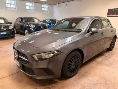 Usata Mercedes A180 Executive 116 CV (85 kW) 2019 Grigio Berlina