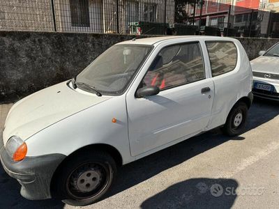 usata Fiat 600 bianca 900cc