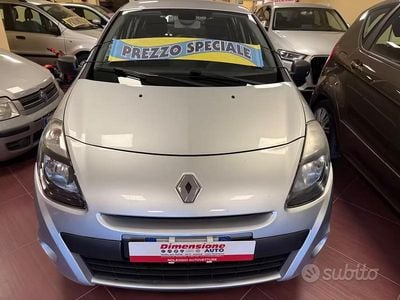 Brugt Renault Clio II Dynamique 75 HK (55 kW) 2011 Grå Sedan